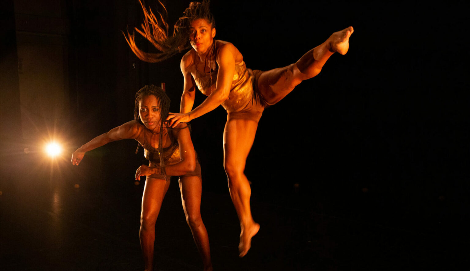 The performance “W.O.M.B” - part of Det Frie Felts Festival 2023 at the dance theater Bora Bora