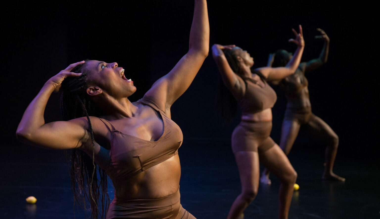 The performance “W.O.M.B” - part of Det Frie Felts Festival 2023 at the dance theater Bora Bora