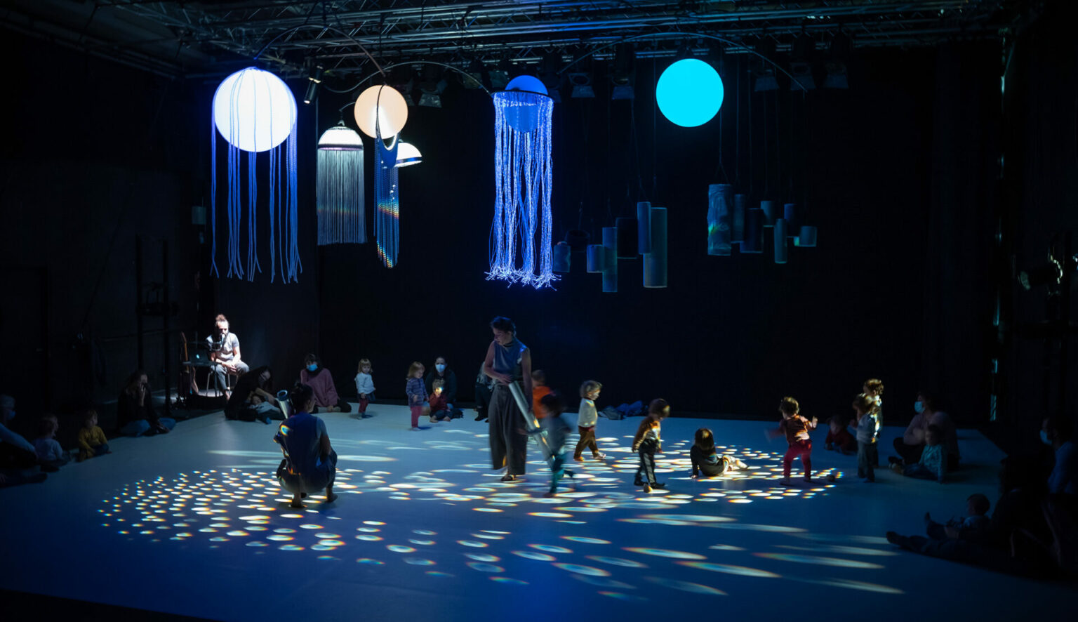 The performance “Univers” - part of Dans Baby Dans Festival 2023 at the dance theater Bora Bora.