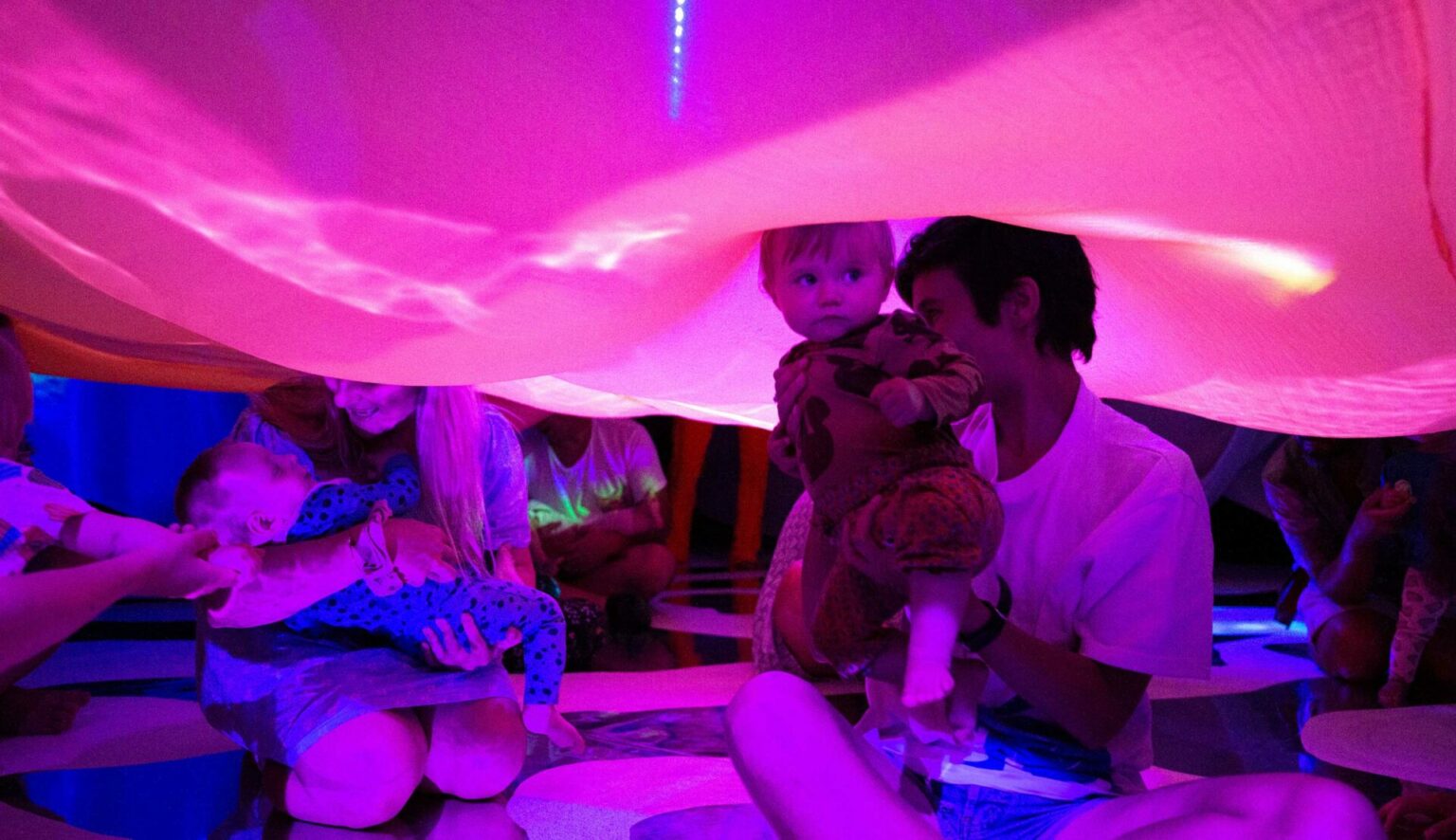 The performance “Unto Baby Untz” - part of Dans Baby Dans Festival 2023 at the dance theater Bora Bora.